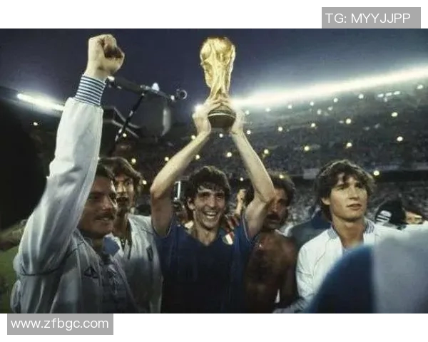 足球明星罗西的精彩瞬间与经典照片回顾展现他的辉煌职业生涯